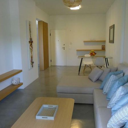 Deluxe Apartment In Vouliagmeni Атина Екстериор снимка
