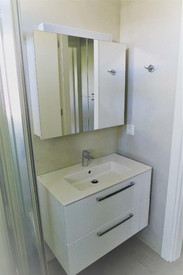 Deluxe Apartment In Vouliagmeni Атина Екстериор снимка